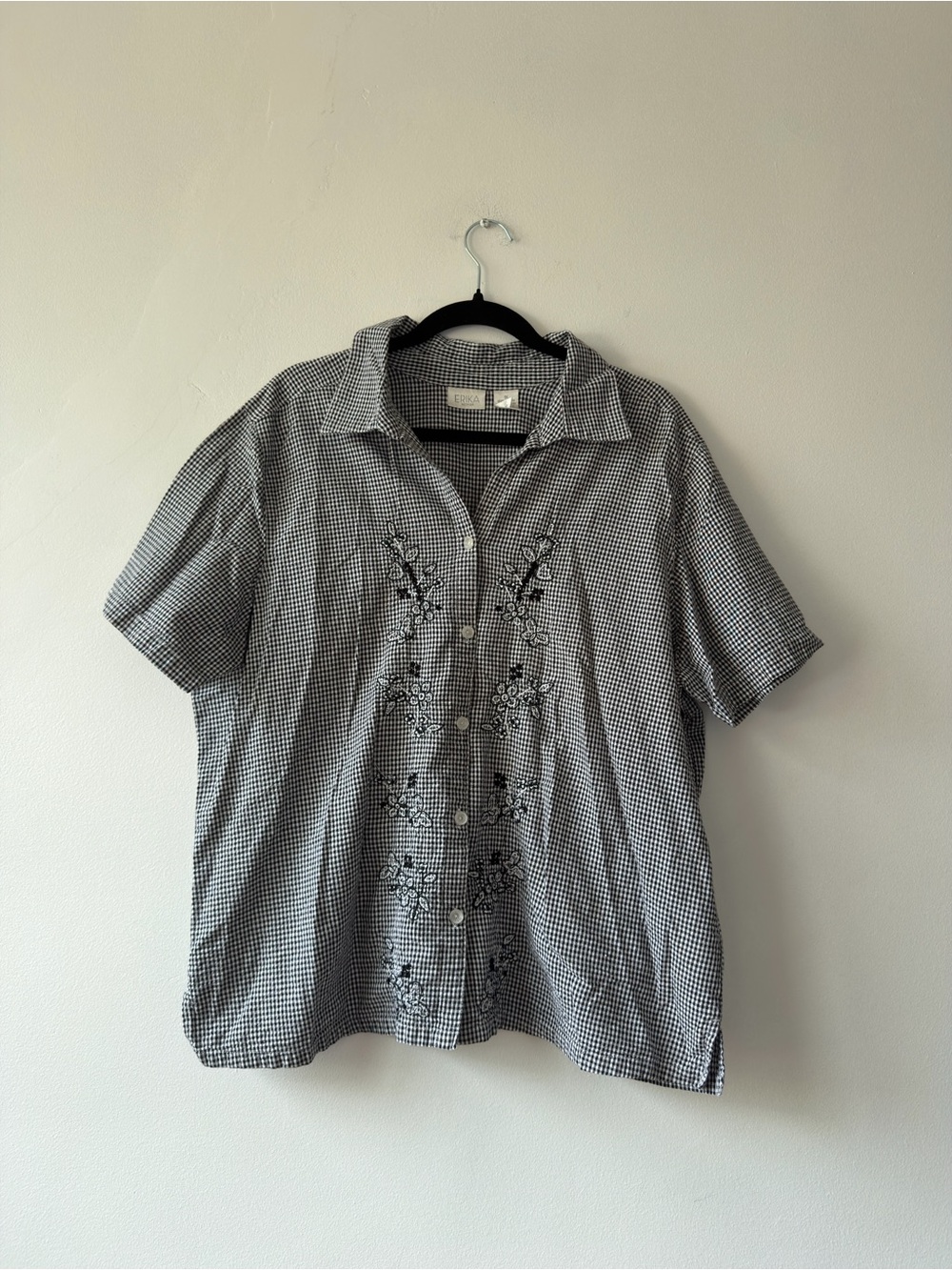 Erika Black and White 100% cotton Short-Sleeve Button-Down Shirt